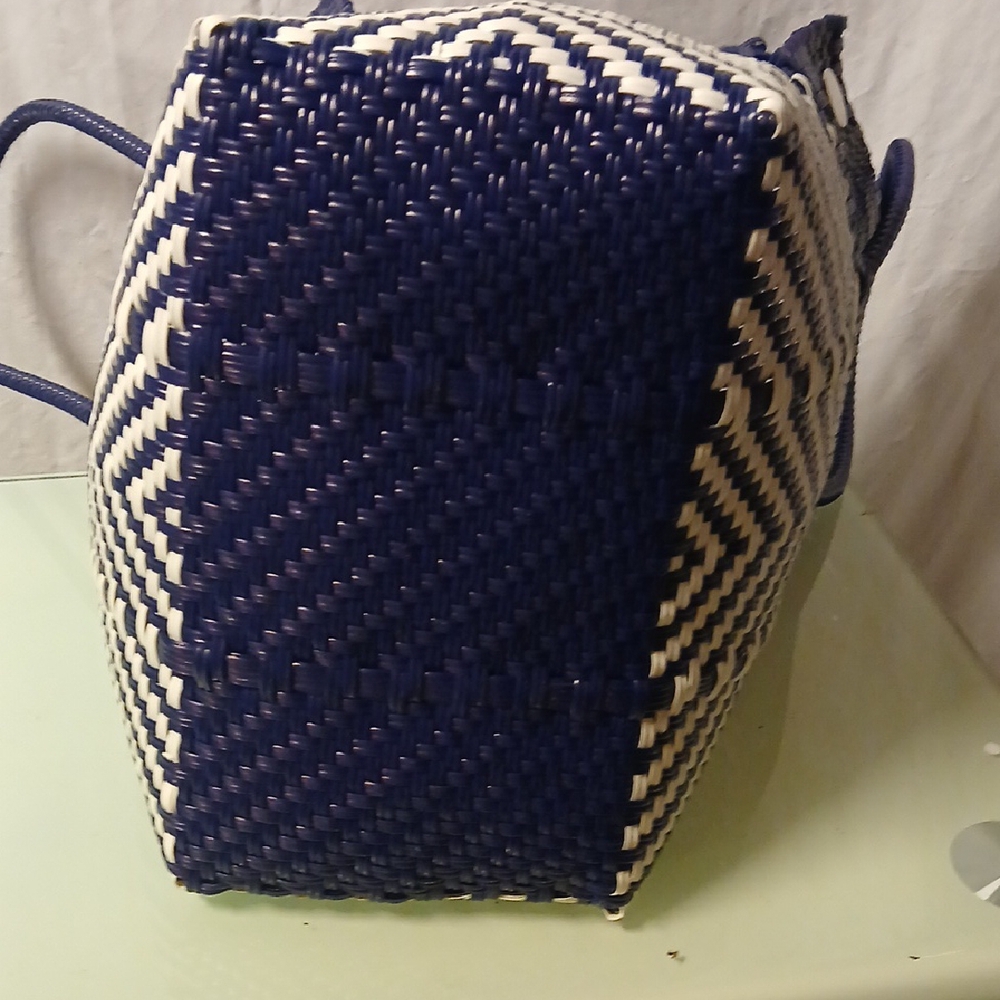 Elegant Navy and Cream Geometric Tote - Picture 6 of 10